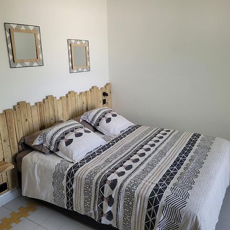 Studio Le Titoune Acces Plage St-Francois Avec Reservoir D'Eau Automatique Saint-Francois  Ngoại thất bức ảnh