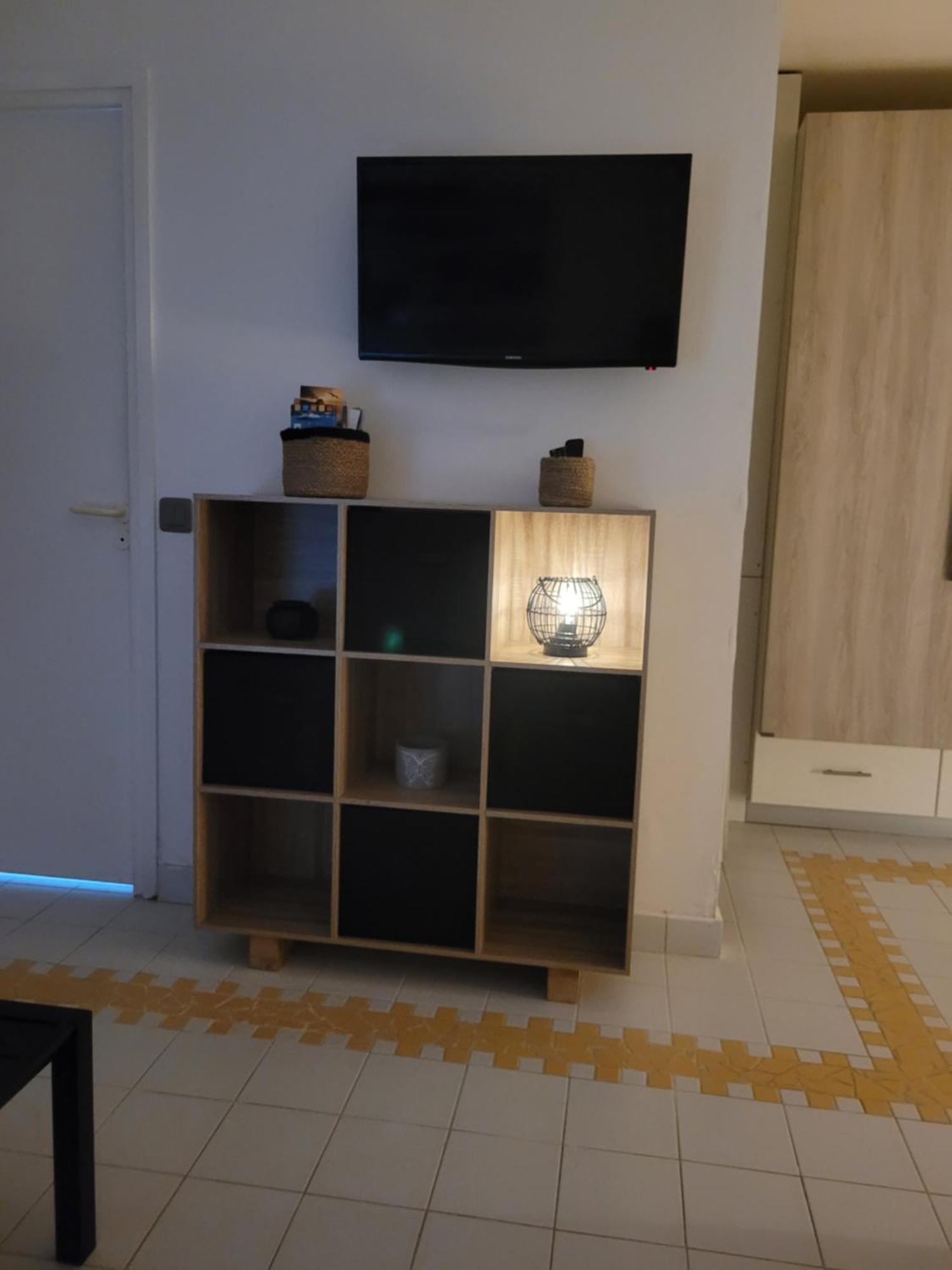 Studio Le Titoune Acces Plage St-Francois Avec Reservoir D'Eau Automatique Saint-Francois  Ngoại thất bức ảnh